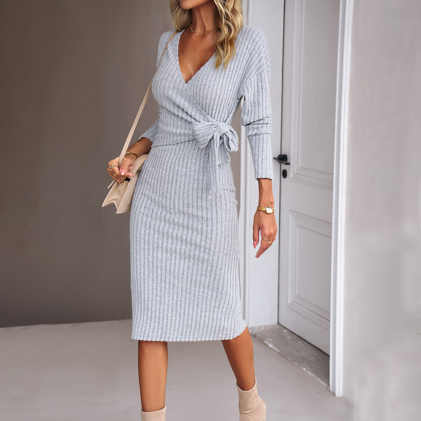 Robe tricotée à col V et manches longues automne-hiver