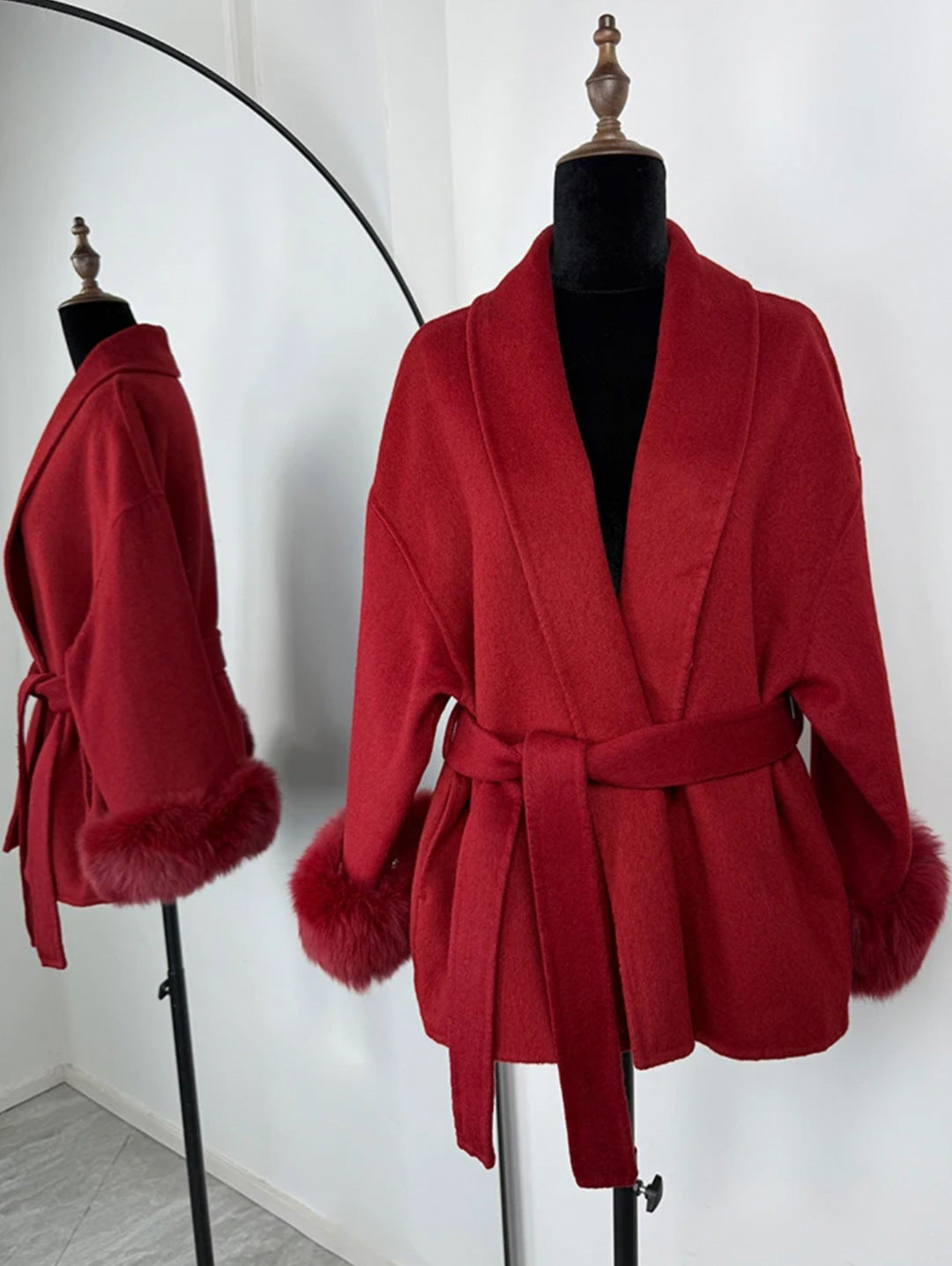 Manteau en Laine Col V à Lacets