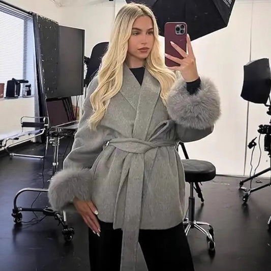 Manteau en Laine Col V à Lacets