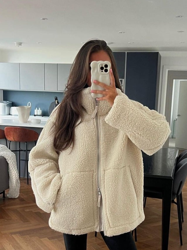 Manteau femme en laine d’agneau avec col roulé