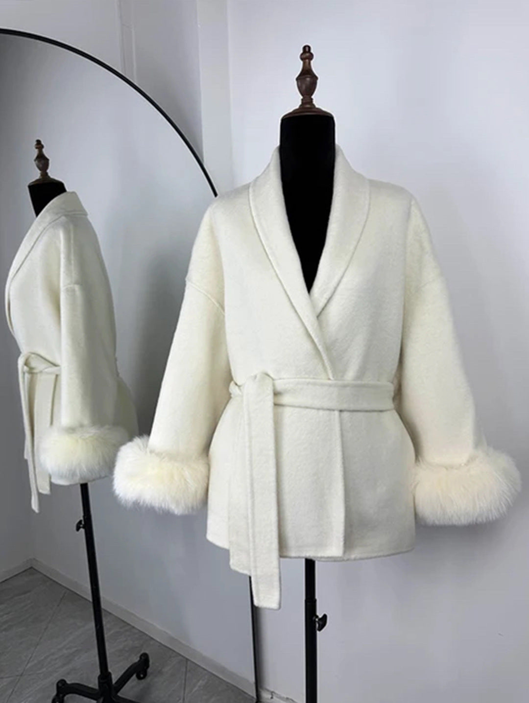 Manteau en Laine Col V à Lacets