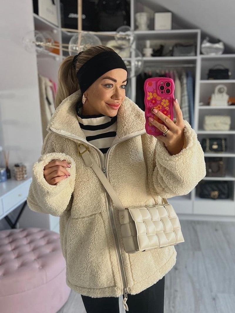 Manteau femme en laine d’agneau avec col roulé