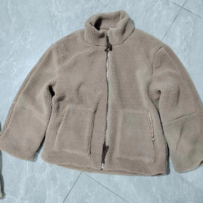 Manteau femme en laine d’agneau avec col roulé