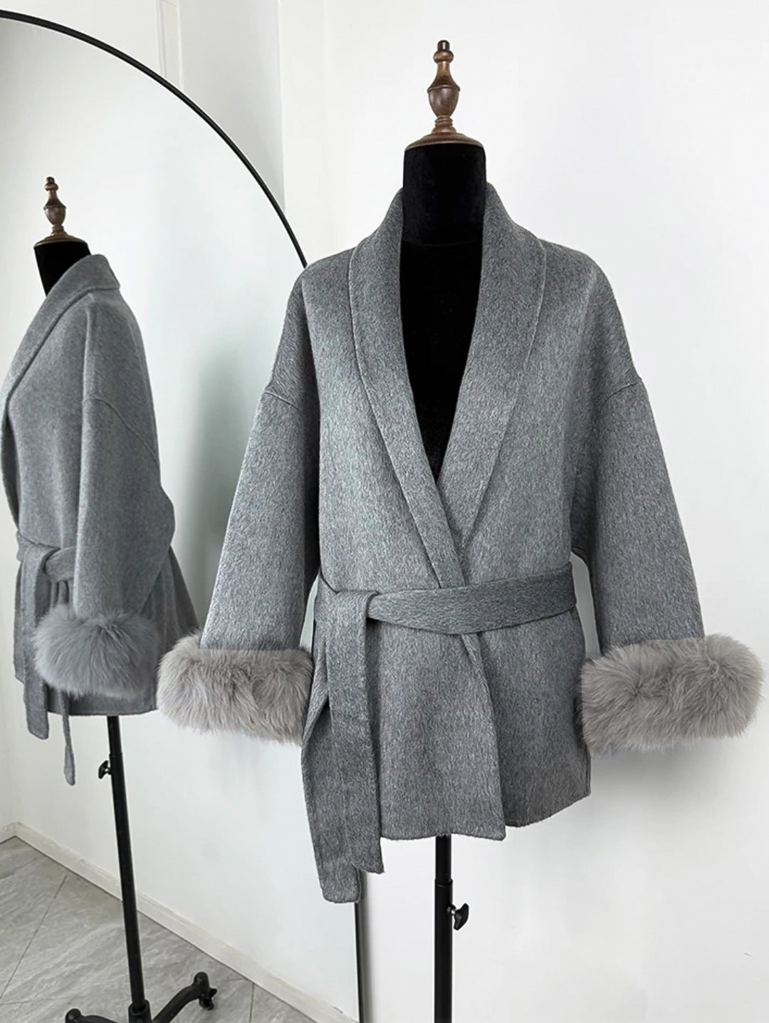 Manteau en Laine Col V à Lacets