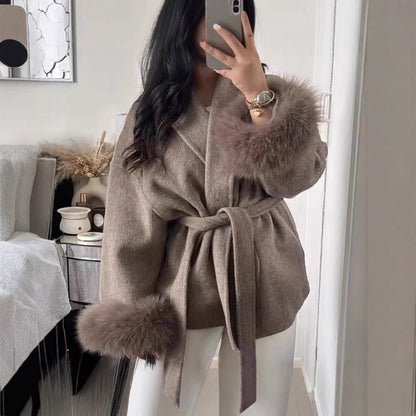 Manteau en Laine Col V à Lacets