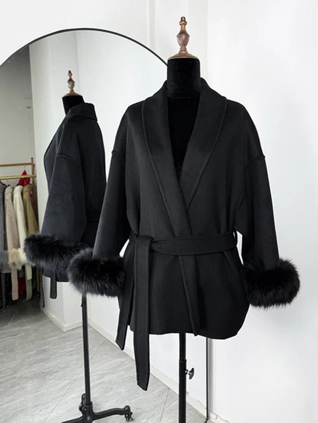 Manteau en Laine Col V à Lacets